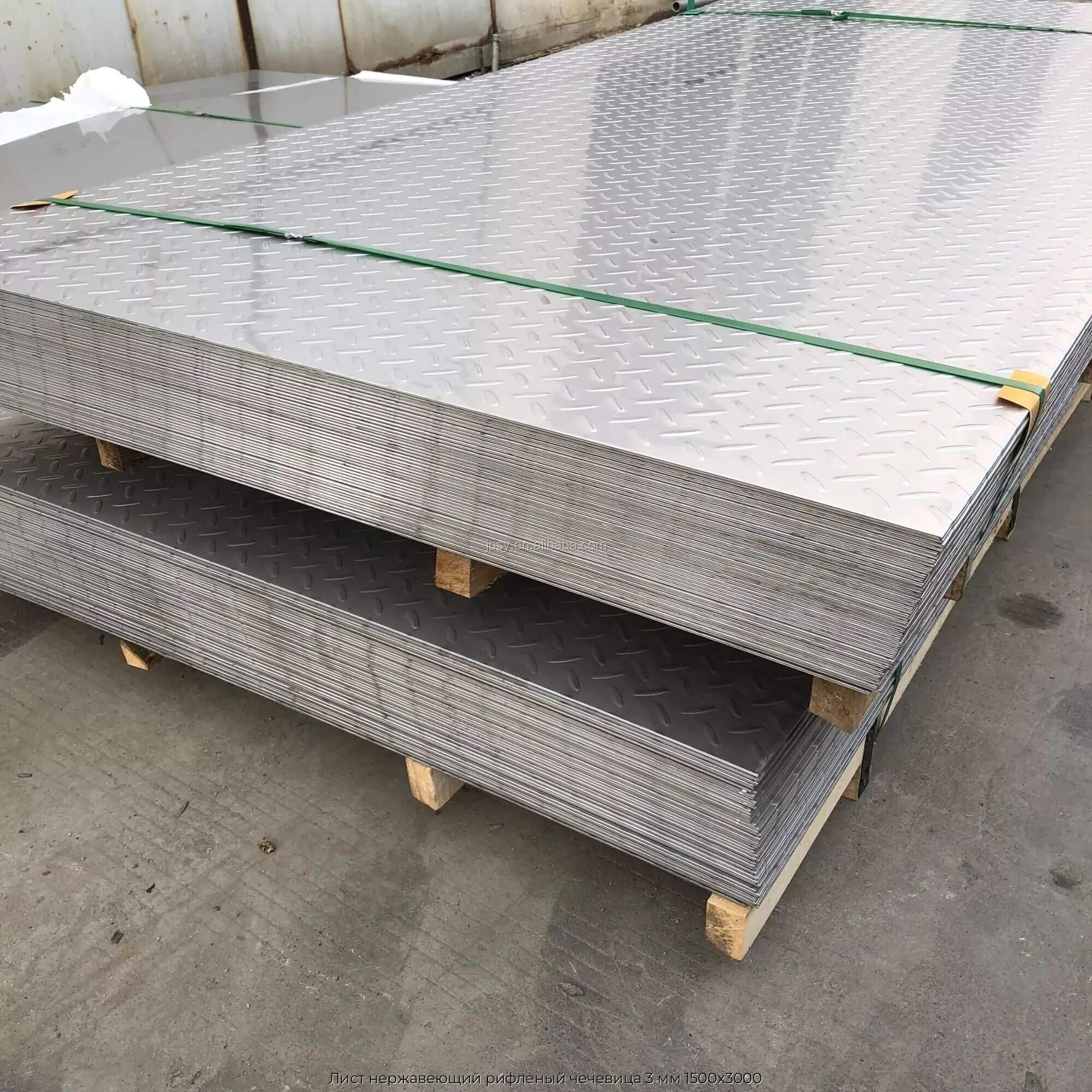 Лист нержавеющий рифленый чечевица 3 мм 1500х3000