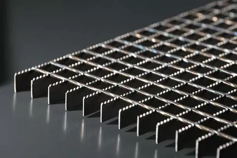 Настил сварной решетчатый SP 34х50/40х2 с зубом противоскольжения